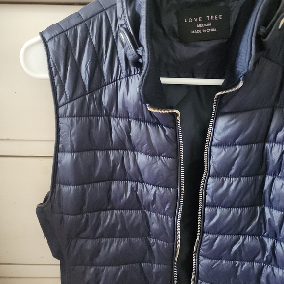 Love Tree Women's Navy Quilted Puffer Vest - Picture 2 of 7